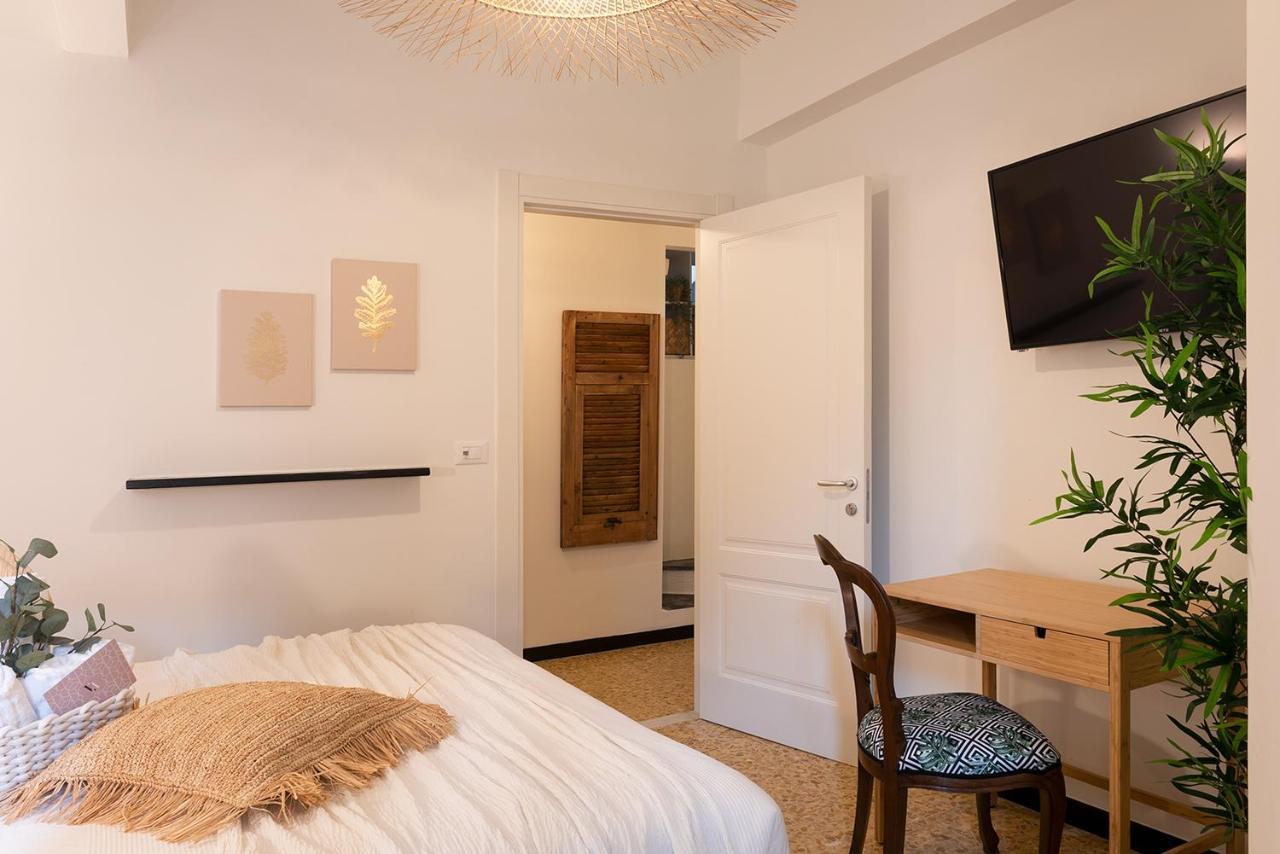 Ensemble Rooms Di Vayadu อาลัสซิโอ ภายนอก รูปภาพ