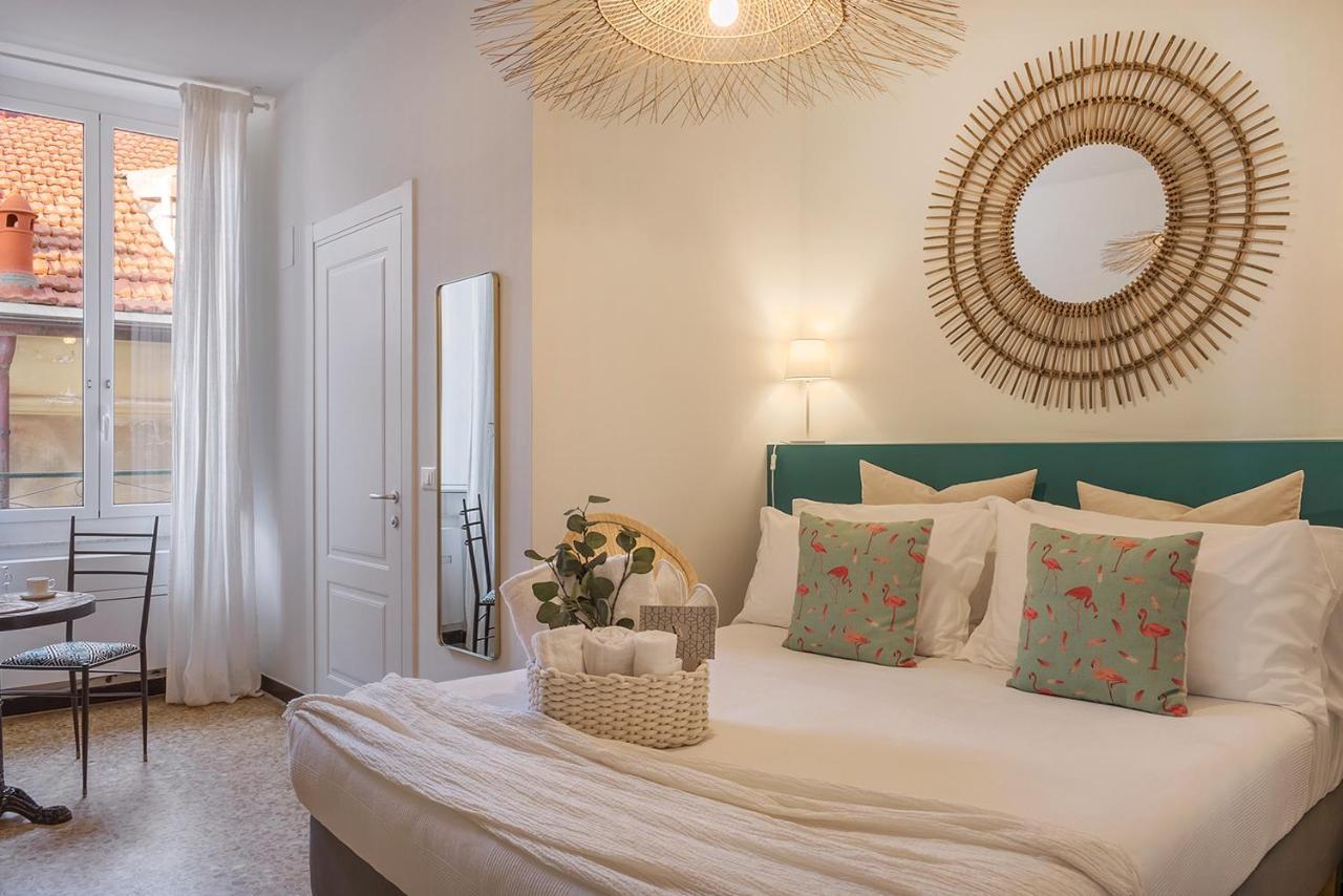 Ensemble Rooms Di Vayadu อาลัสซิโอ ภายนอก รูปภาพ