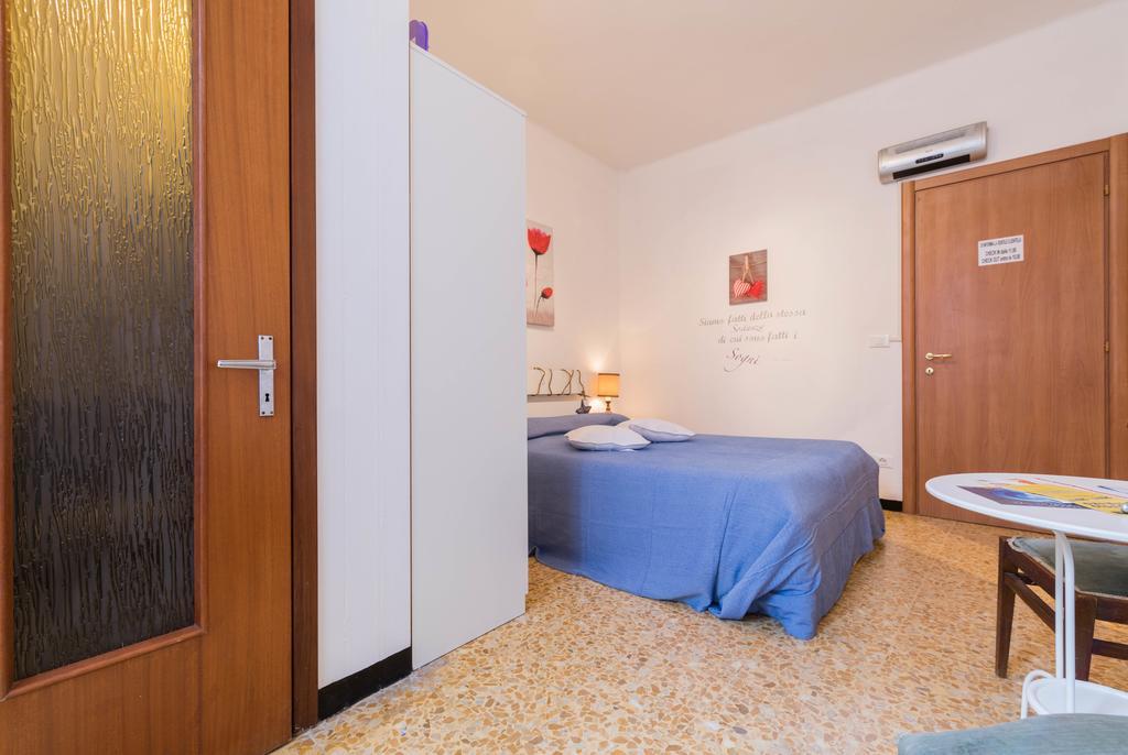 Ensemble Rooms Di Vayadu อาลัสซิโอ ภายนอก รูปภาพ